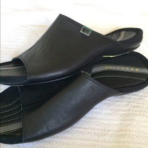 NEW IN BOX men’s Kenneth Cole Slides Sandals, 9